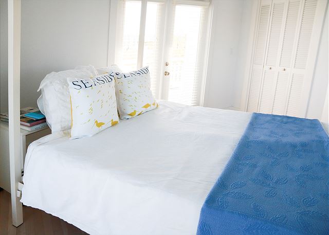 Queen Master Bedroom with Vaulted Ceilings & Balcony Access Queen Master Bedroom with Vaulted Ceilings & Balcony Access