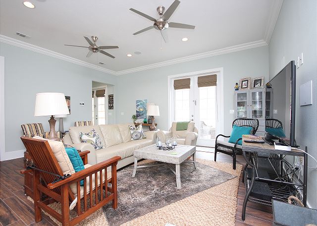 Spacious Living Room with Flat Screen TV Spacious Living Room with Flat Screen TV
