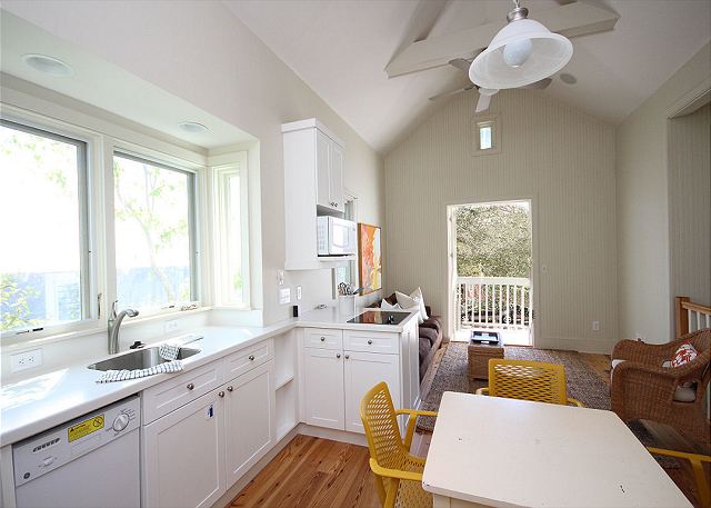 Upstairs Living & Dining Space Upstairs Living & Dining Space