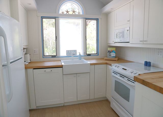 Newly Renovated Kitchen (2014) Newly Renovated Kitchen (2014)