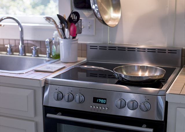 Brand New Stove! (2017) Brand New Stove! (2017)
