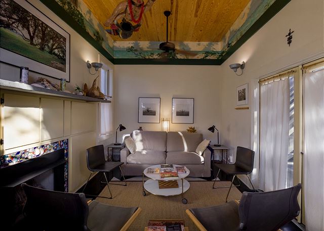 The cozy, colorful living room doubles as a third bedroom (sleep The cozy, colorful living room doubles as a third bedroom (sleep