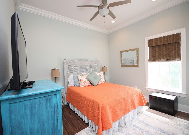 Queen Guest Bedroom with Flat screen TV Queen Guest Bedroom with Flat screen TV
