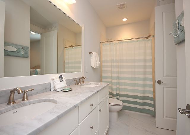 Guest Bath with Dual Sinks (tub/shower) Upstairs Guest Bath with Dual Sinks (tub/shower) Upstairs