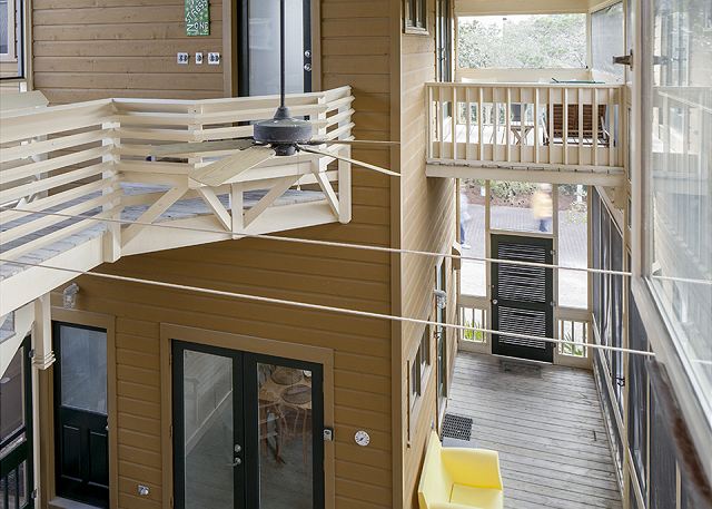 The two bedrooms are separated by the large porch The two bedrooms are separated by the large porch