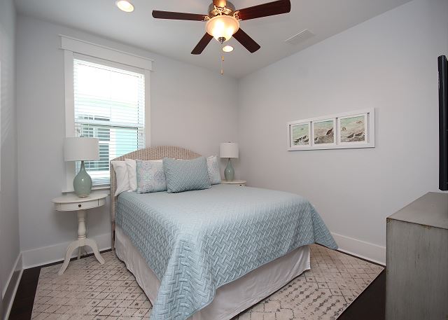 Queen Guest Bedroom Upstairs with Smart TV Queen Guest Bedroom Upstairs with Smart TV