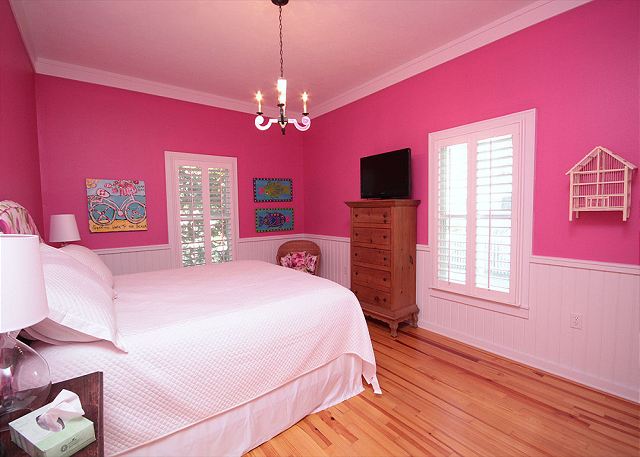 King Guestroom with Flat Screen TV King Guestroom with Flat Screen TV