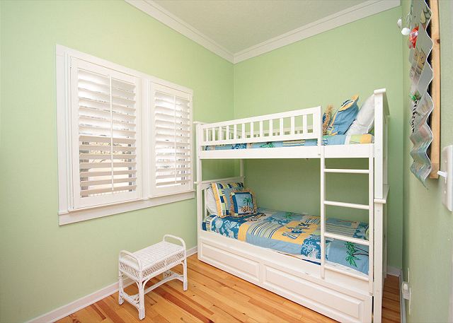 Kinds Bunk Room (Sleeps 2) Kinds Bunk Room (Sleeps 2)