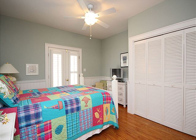 Master Bedrom with Flat Screen TV Master Bedrom with Flat Screen TV