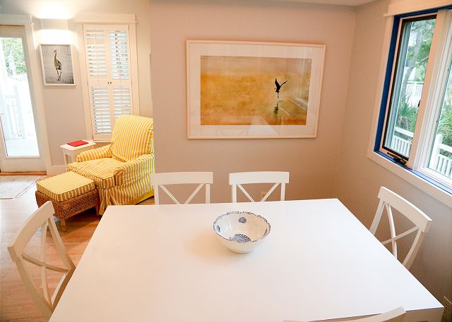 Dining Space (Seats 6) Dining Space (Seats 6)