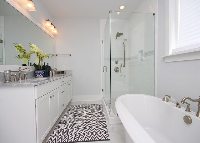 Master Bath with Separate Tub Master Bath with Separate Tub