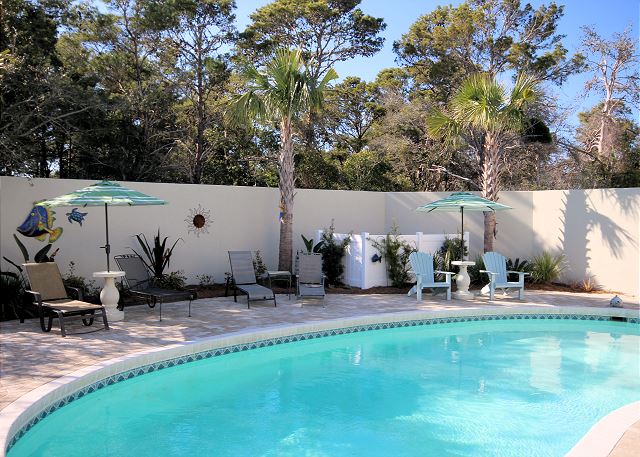 Gorgeous Pool & Deck Space Gorgeous Pool & Deck Space
