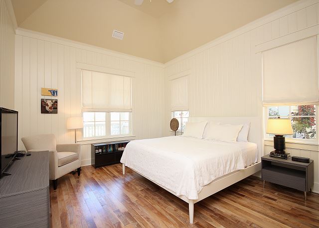 King Master Suite on Main Level King Master Suite on Main Level