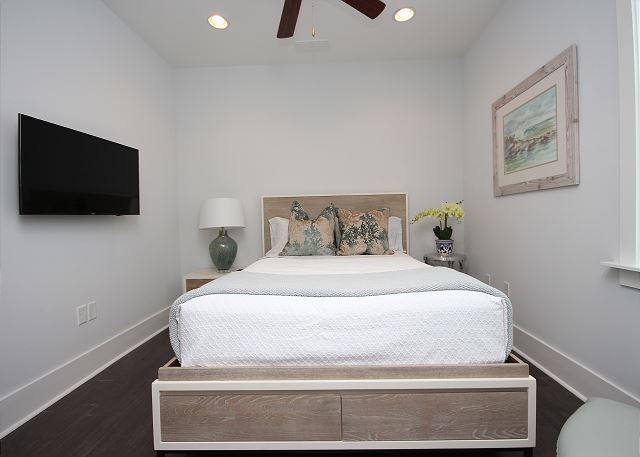 Queen Guest Room with Flat Screen TV Queen Guest Room with Flat Screen TV