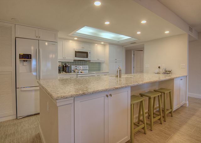 Kitchen and Breakfast Bar