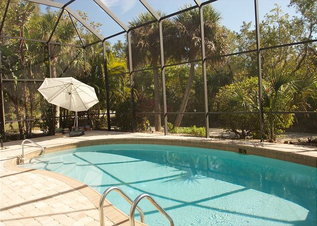 Large private lot and screened outdoor space
