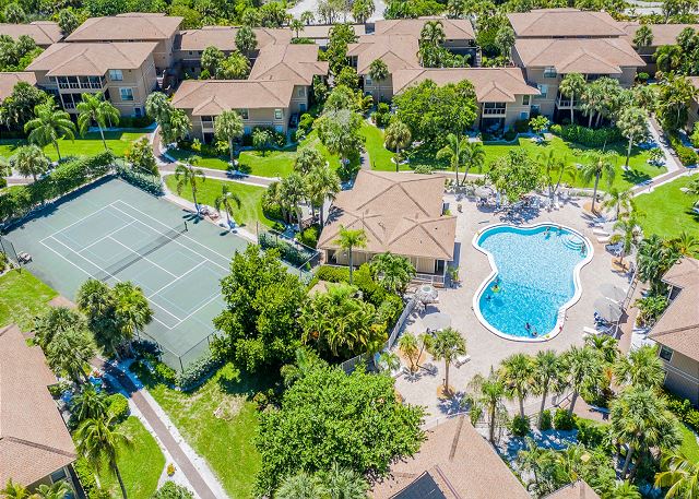 Blind Pass D101 | Sanibel Poolside Condo with Short Walk to Beach