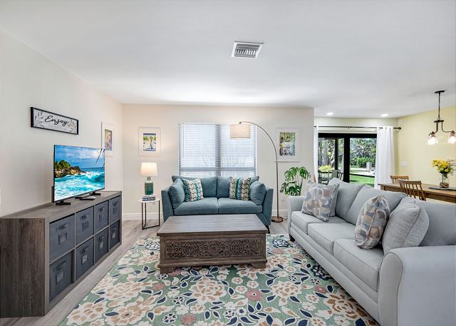 Blind Pass D101 | Sanibel Poolside Condo with Short Walk to Beach