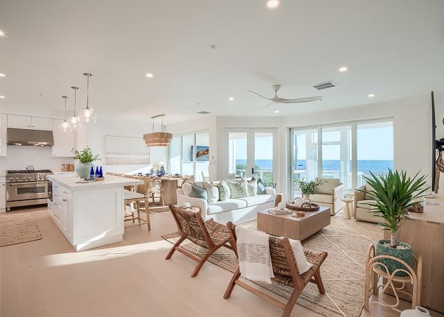 Breathtaking Views Of The Gulf From Living Room & Kitchen 