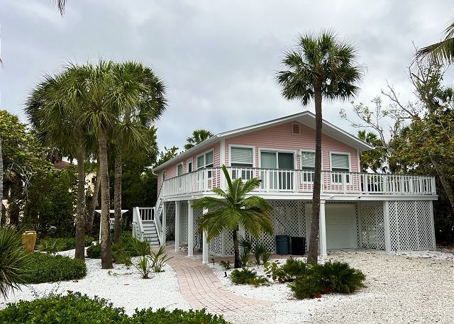 Pink Shell | peaceful Sanibel home short walk to the beach!