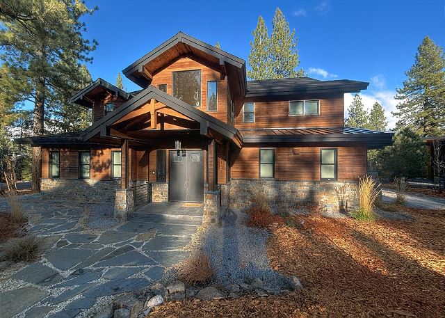 10010 Chaparral Ct 5 Bd/5 Ba "Aloha Mountain Haus"