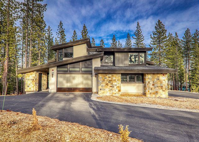 10320 Shady Lane "The Baer Den"