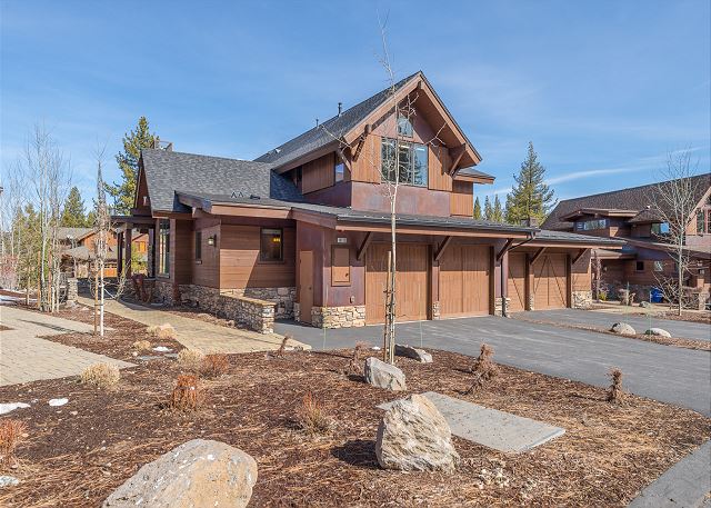 10112 Sagebrush Court "Tahoe Dreamy Destination"