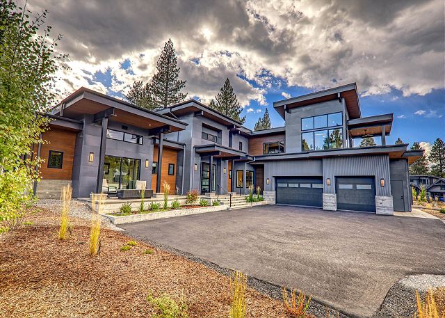 10717 Carson Range "Heavenly Views"