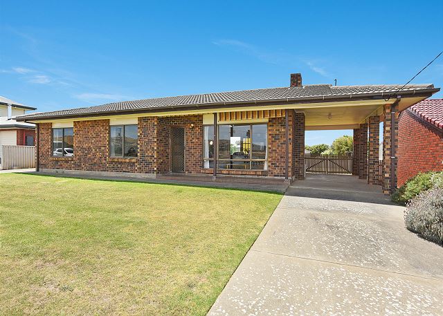 Retro Retreat - 52 Seaview Ave, Middleton