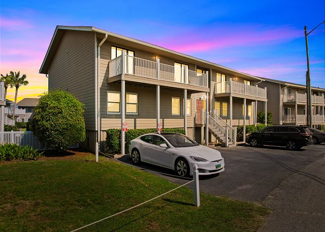 Floral Villa, Unit D-16 2