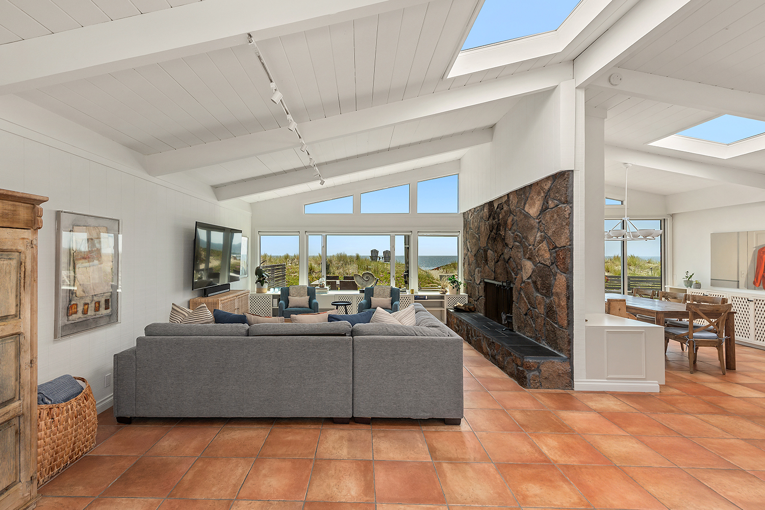 122 Seadrift Road | Photo 7