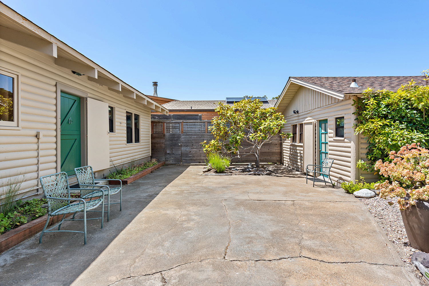 124 Seadrift Road | Photo 2