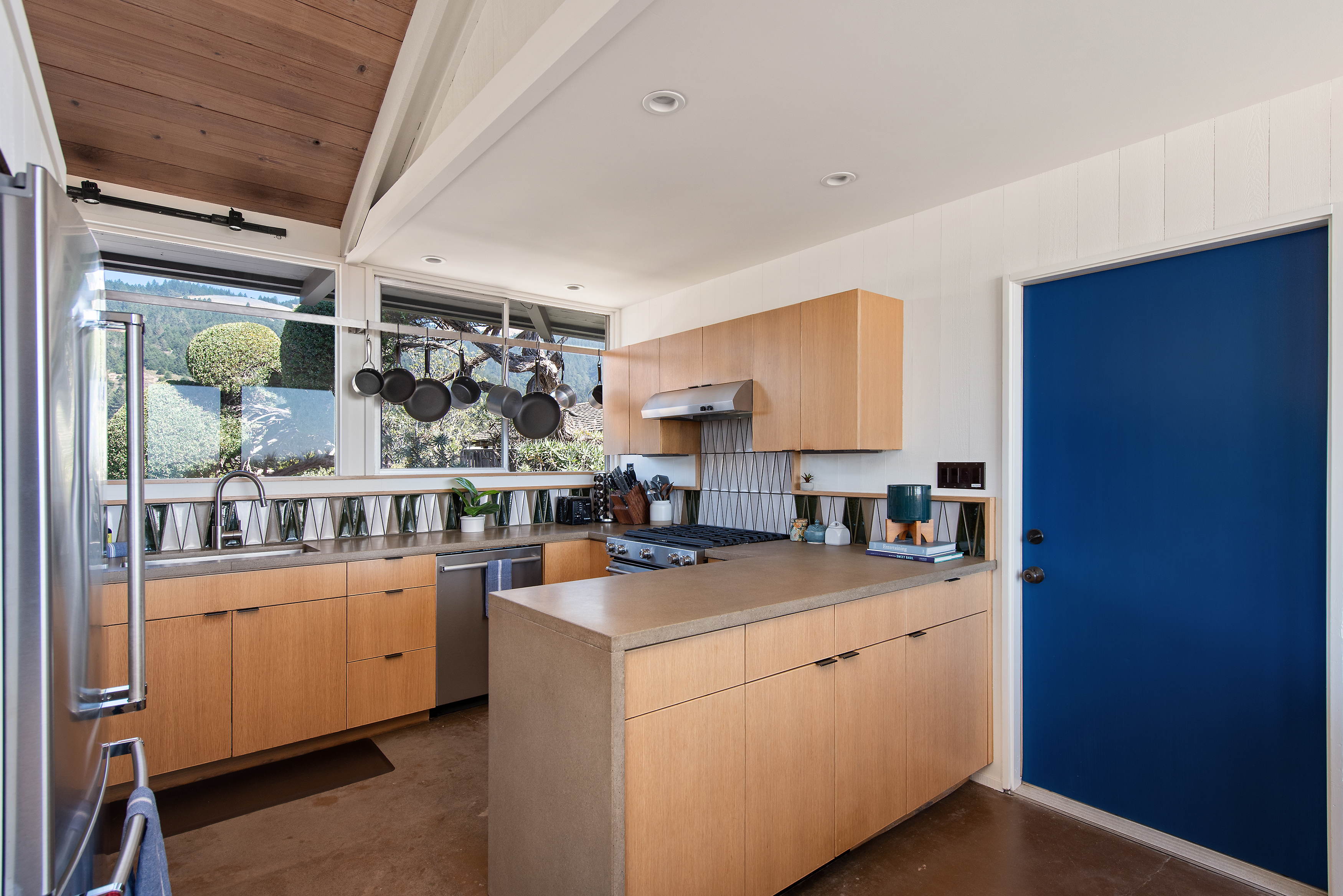 156 Seadrift Road | Photo 12