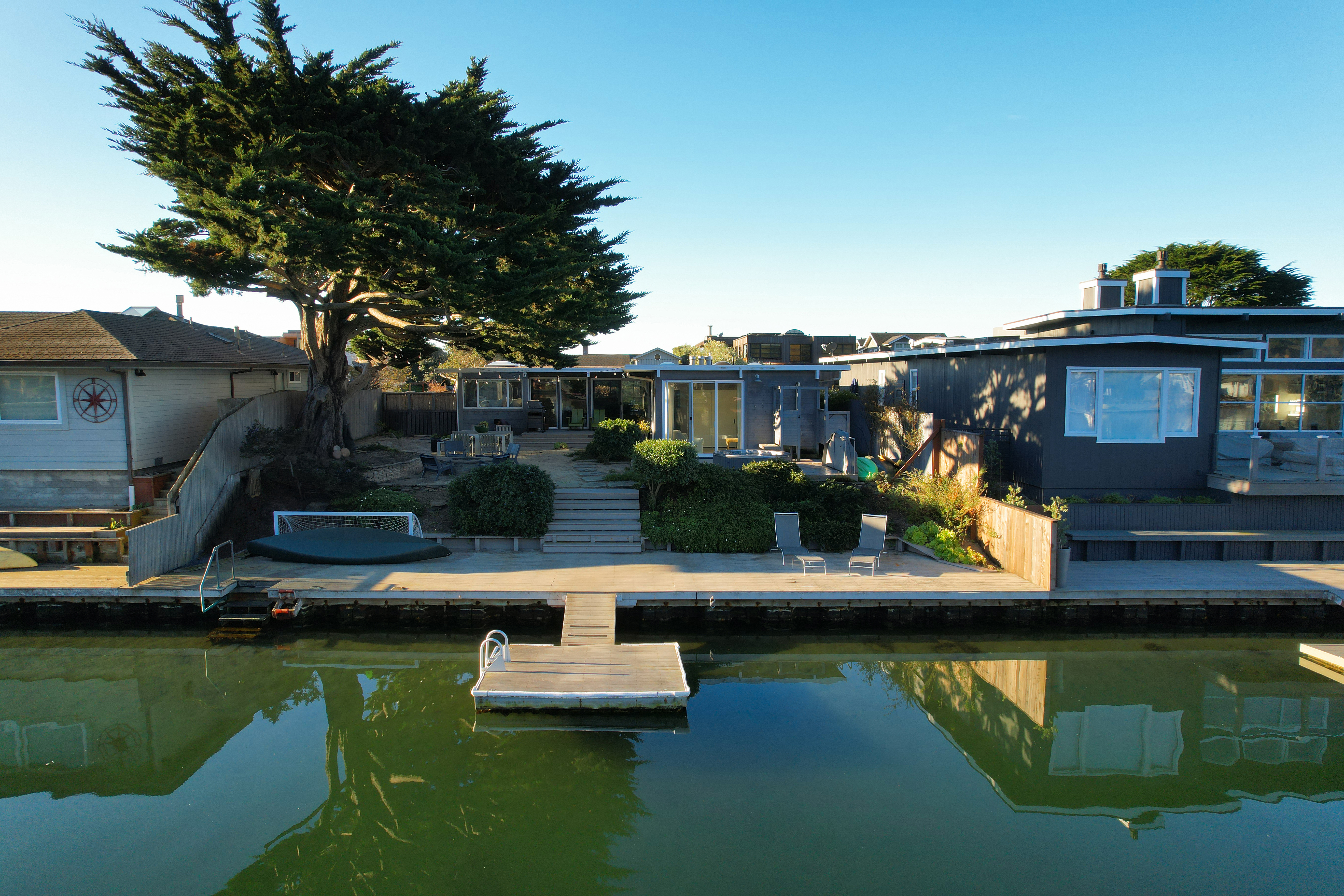 131 Seadrift Road | Photo 1