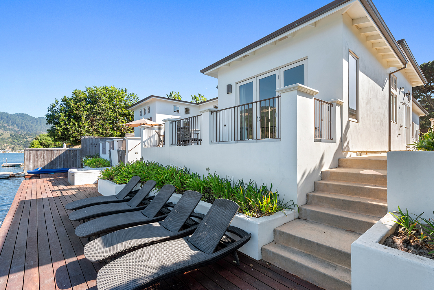 209 Seadrift Road | Photo 1
