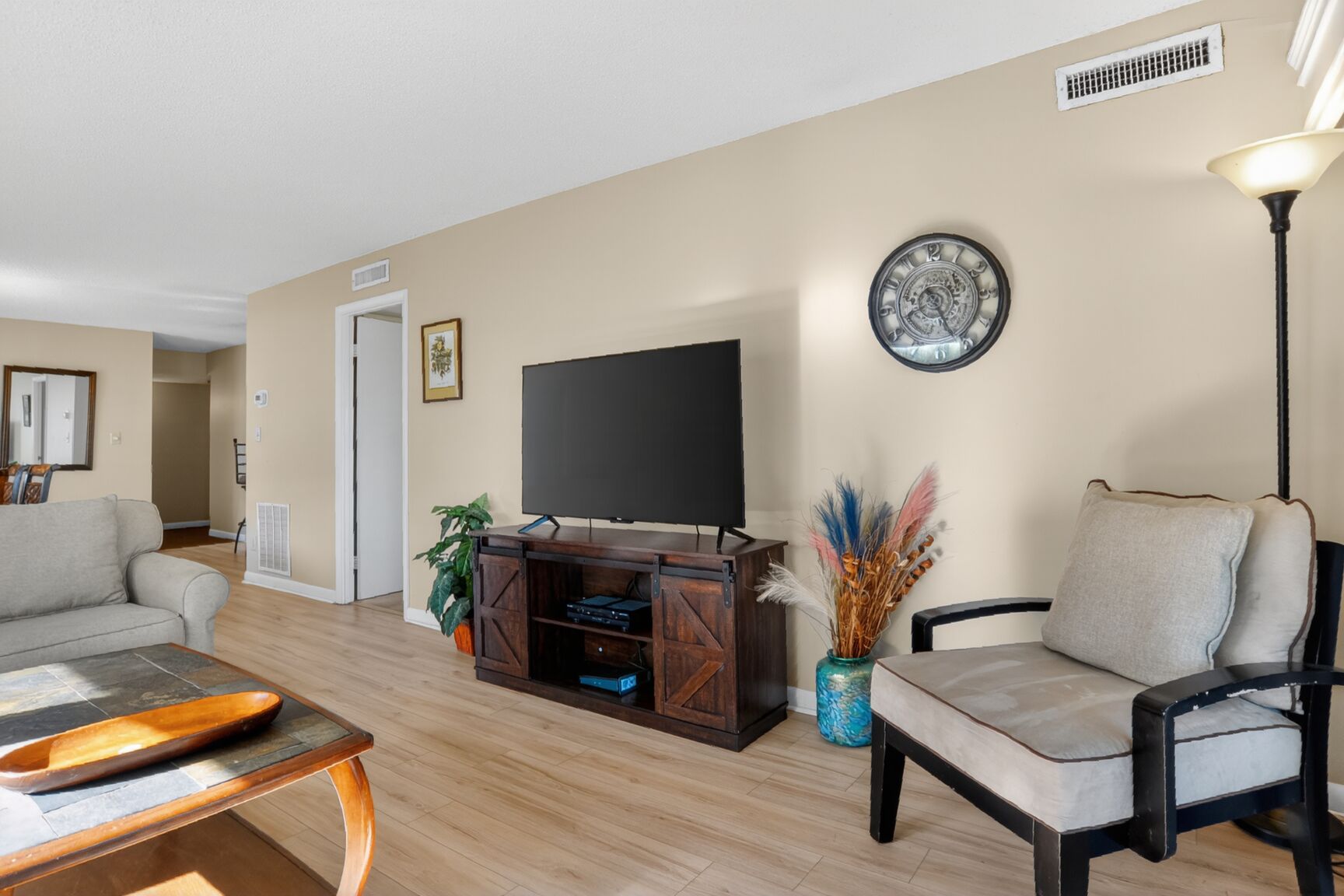 Shorewood 207 | Photo 3