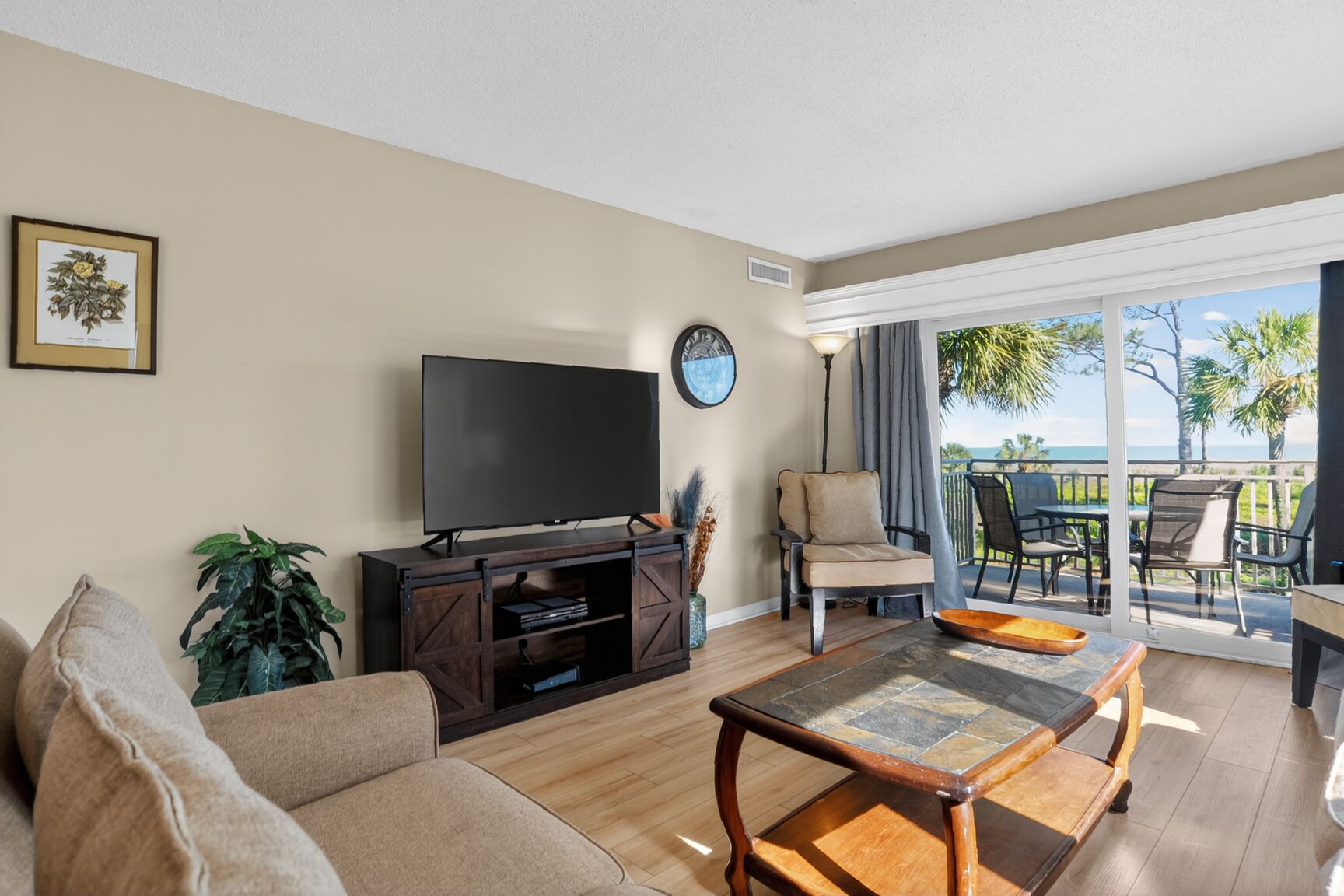 Shorewood 207 | Photo 2