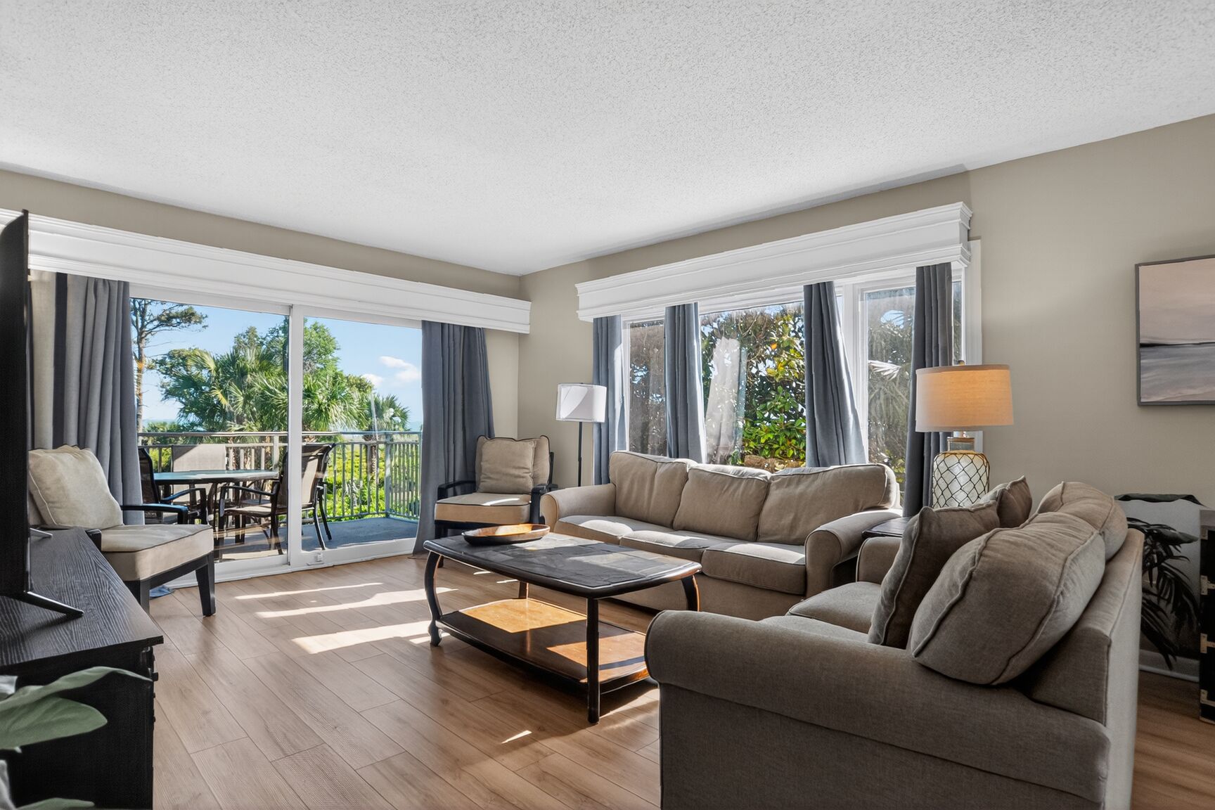 Shorewood 207 | Photo 1