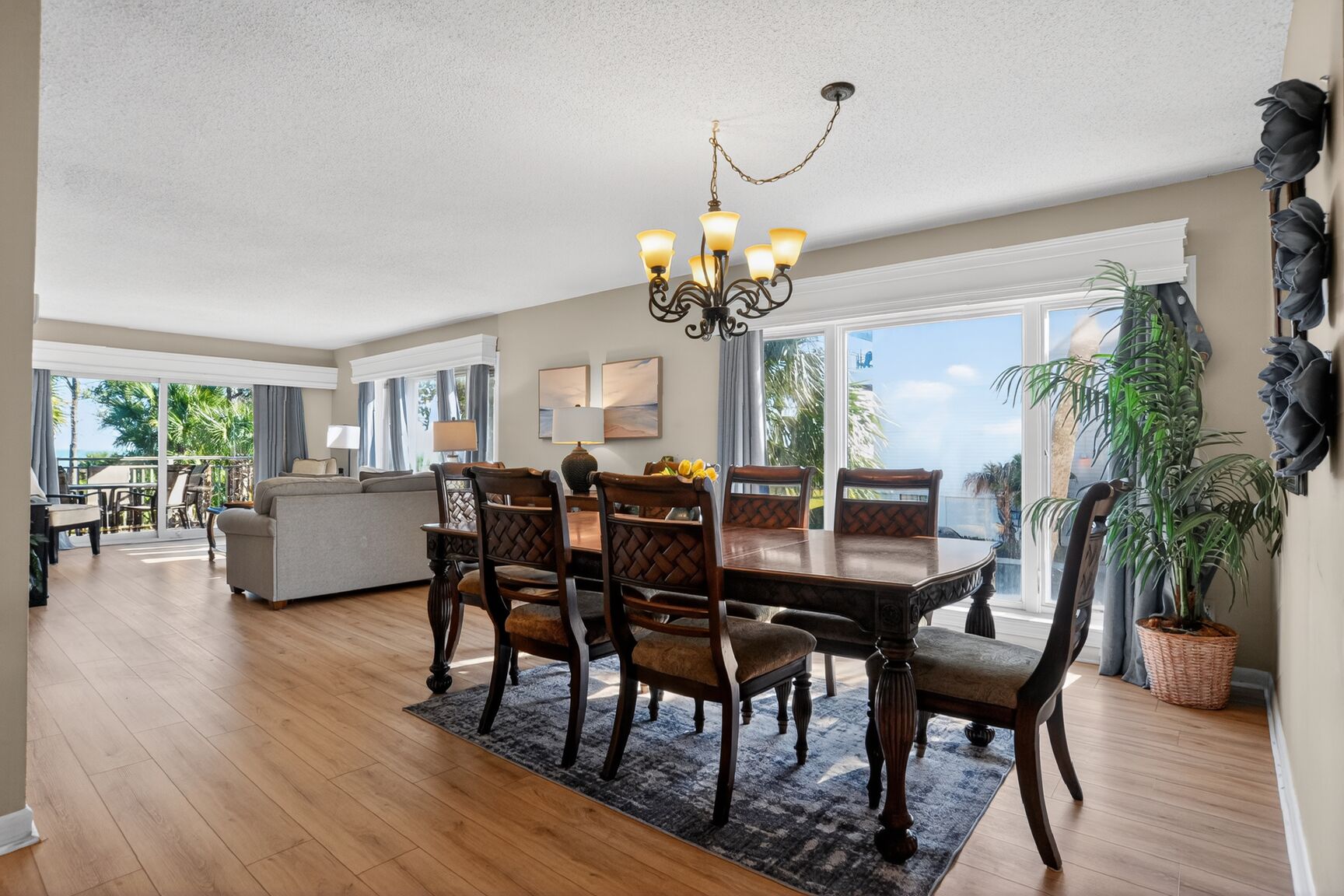 Shorewood 207 | Photo 6