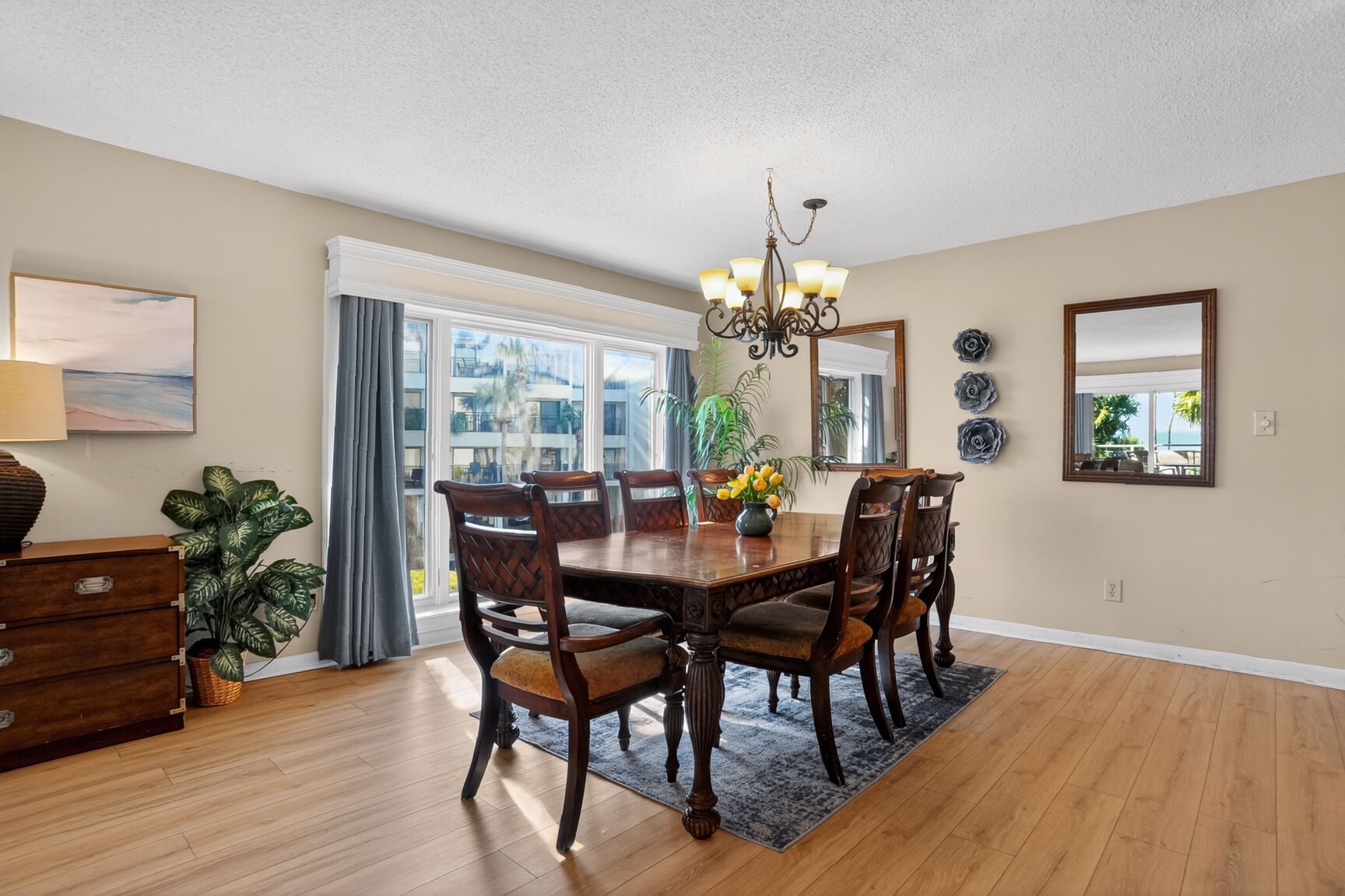 Shorewood 207 | Photo 5