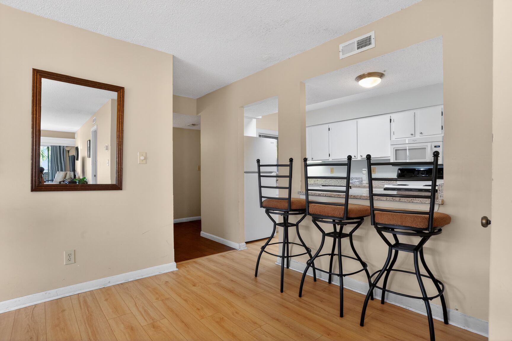 Shorewood 207 | Photo 7
