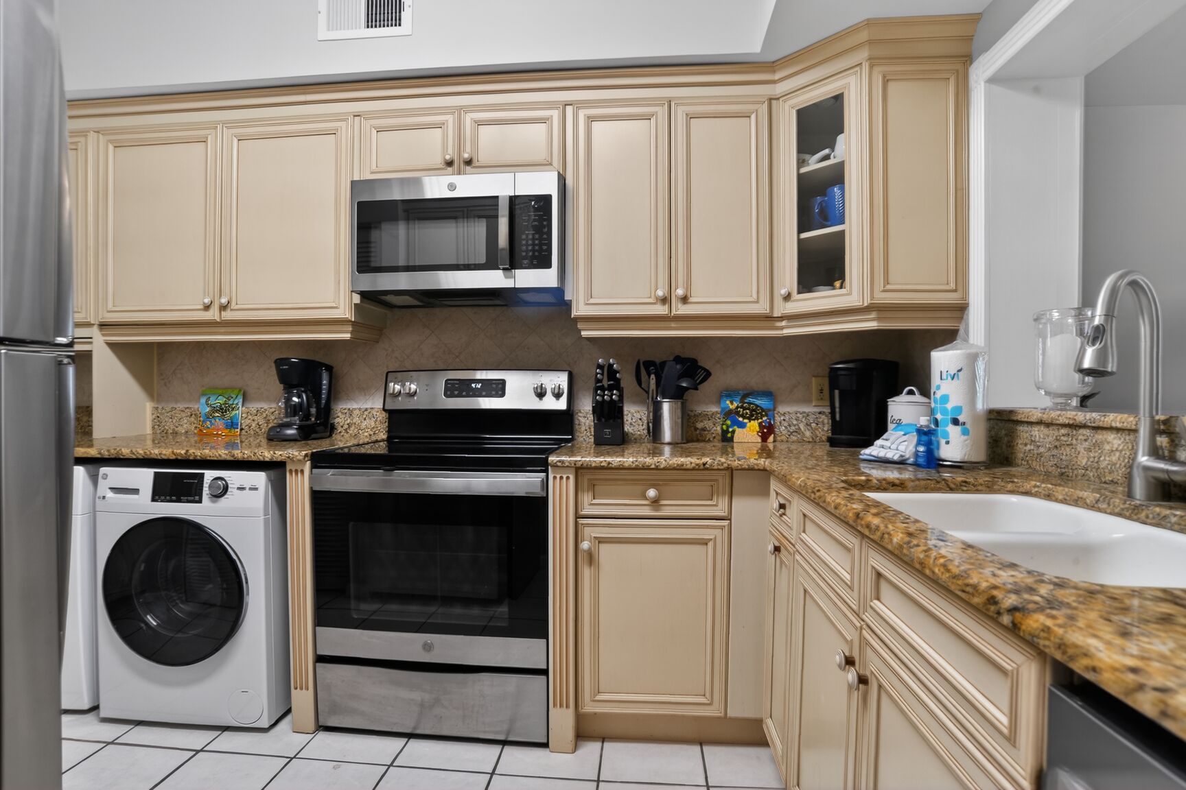 Shorewood 436 | Photo 8