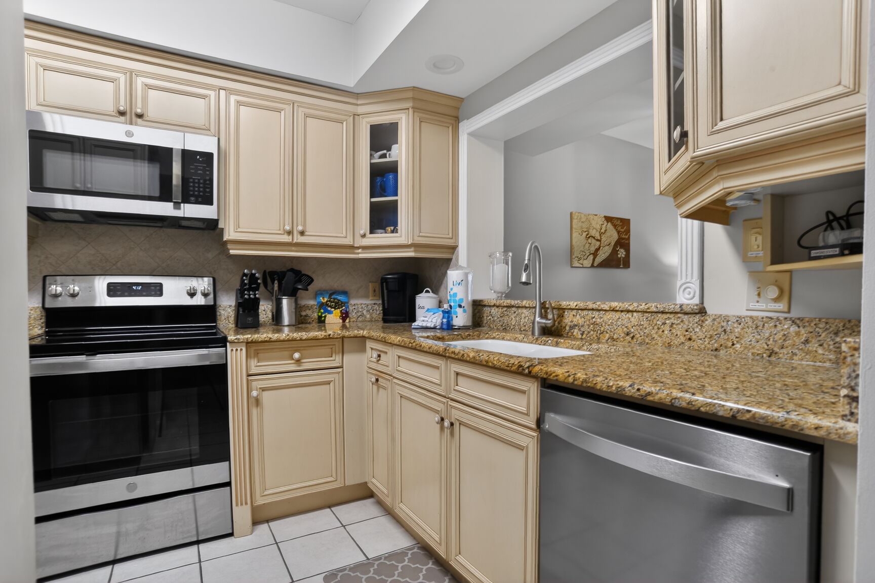 Shorewood 436 | Photo 7