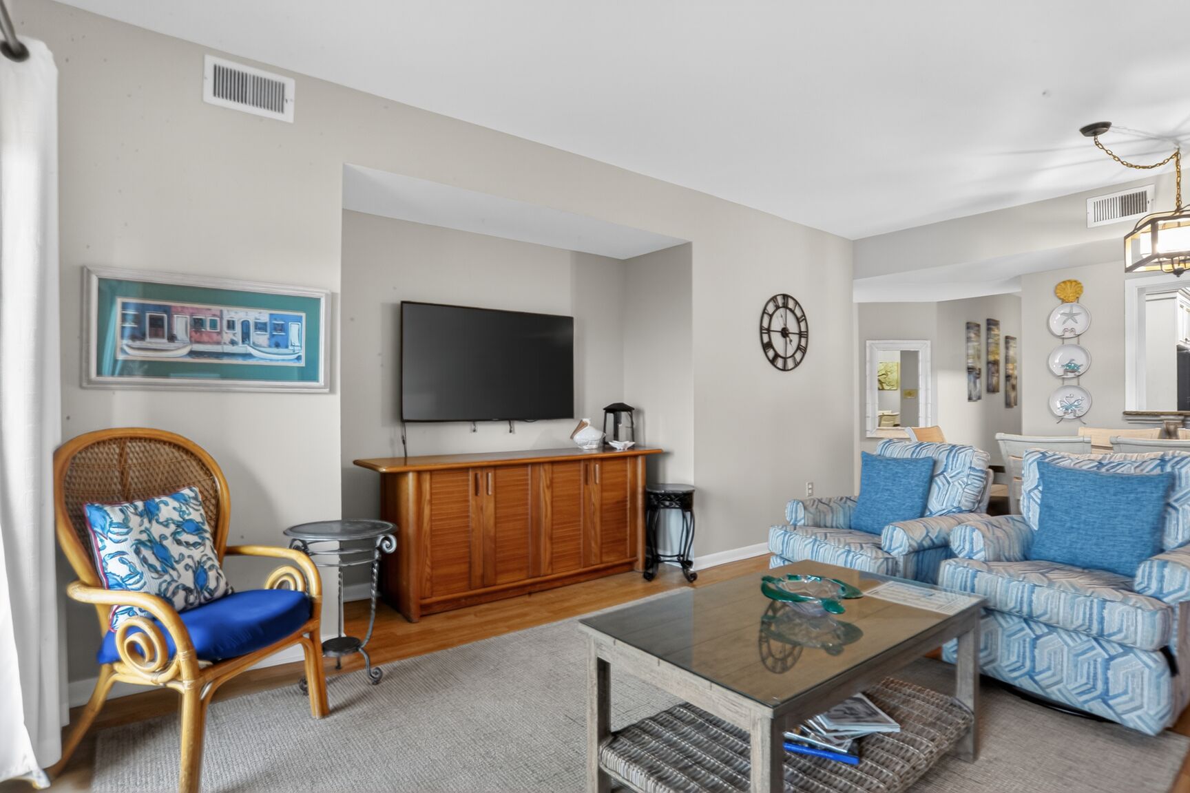 Shorewood 436 | Photo 4
