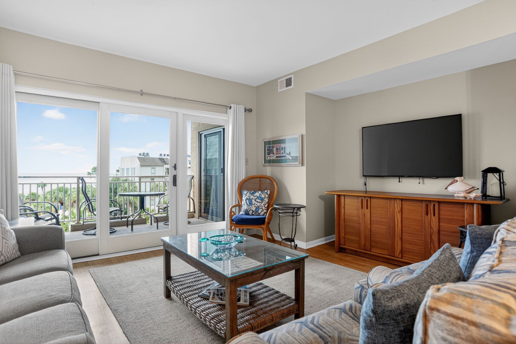 Shorewood 436 | Photo 2
