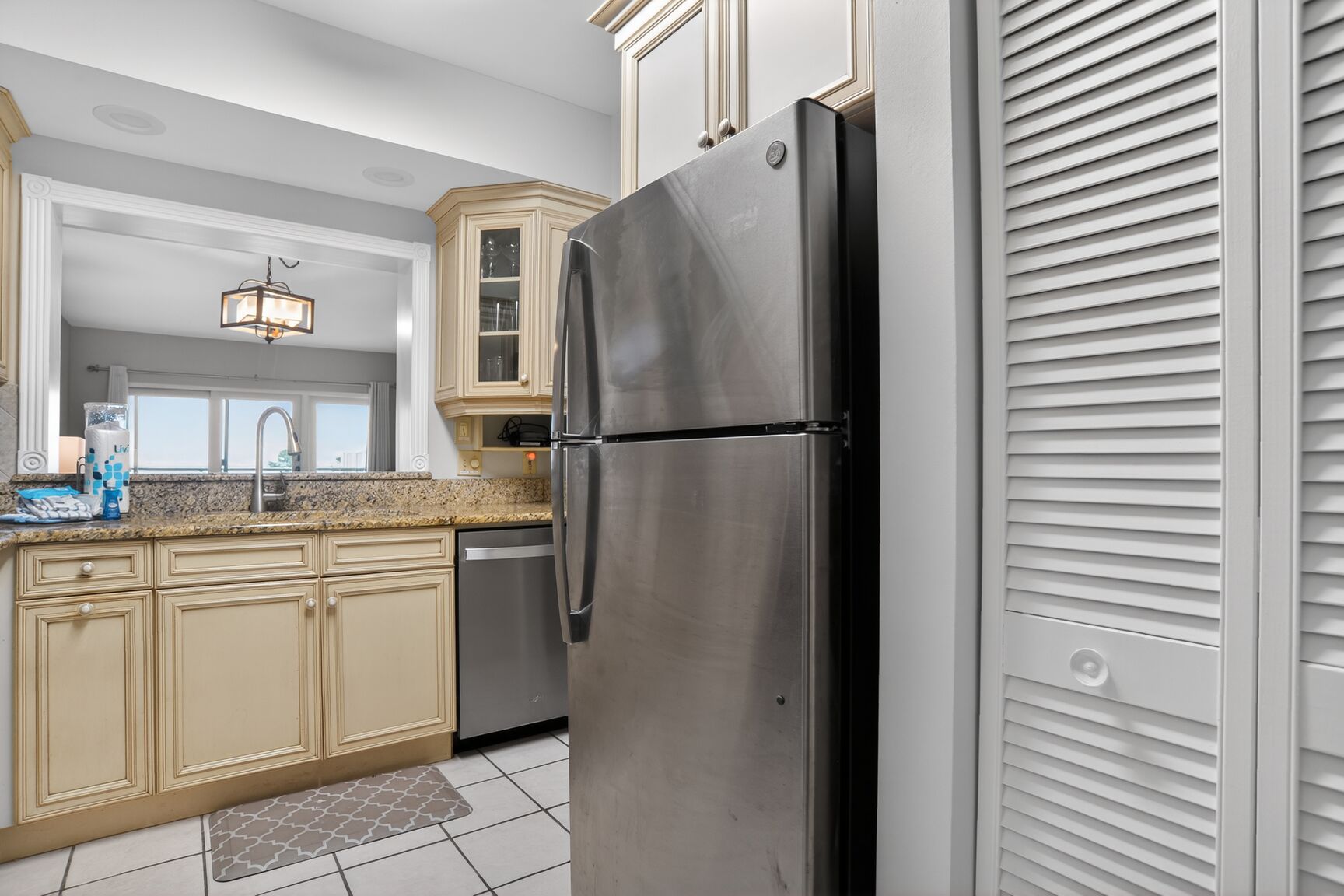 Shorewood 436 | Photo 11