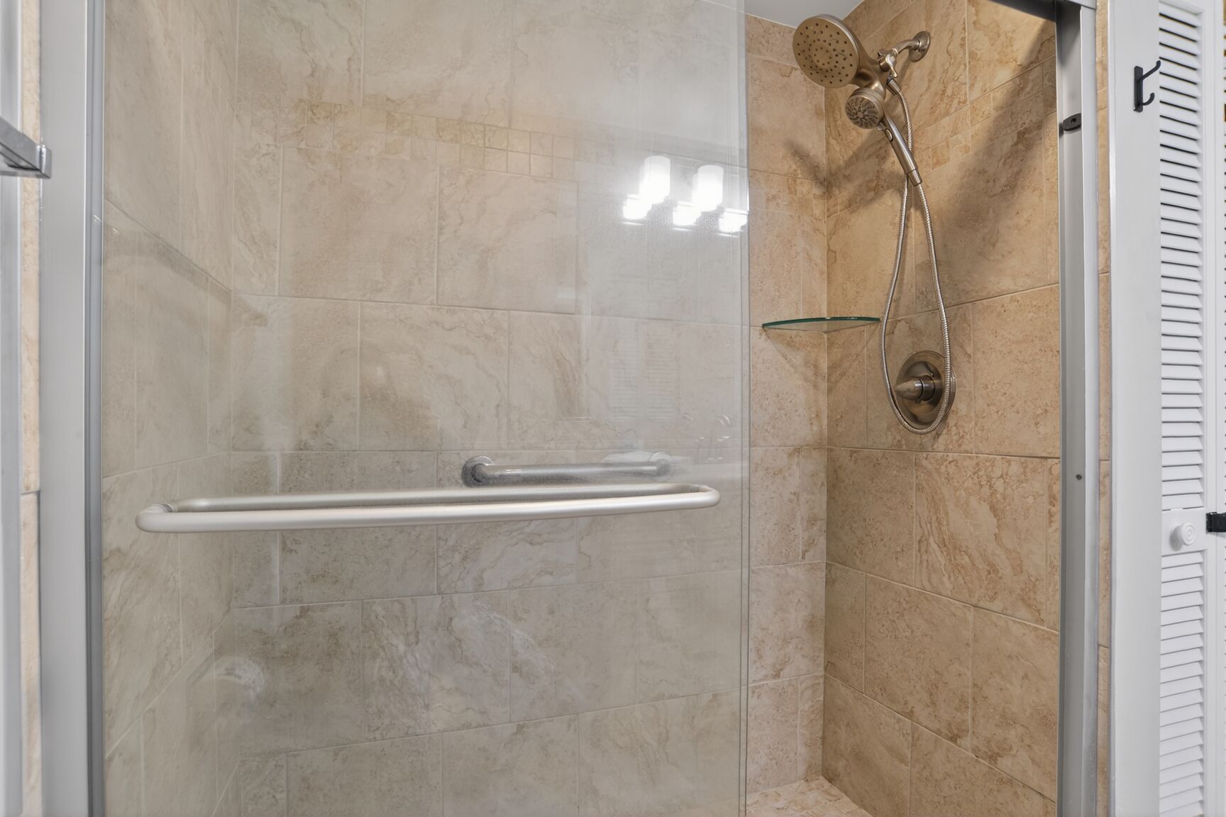 Shorewood 436 | Photo 15