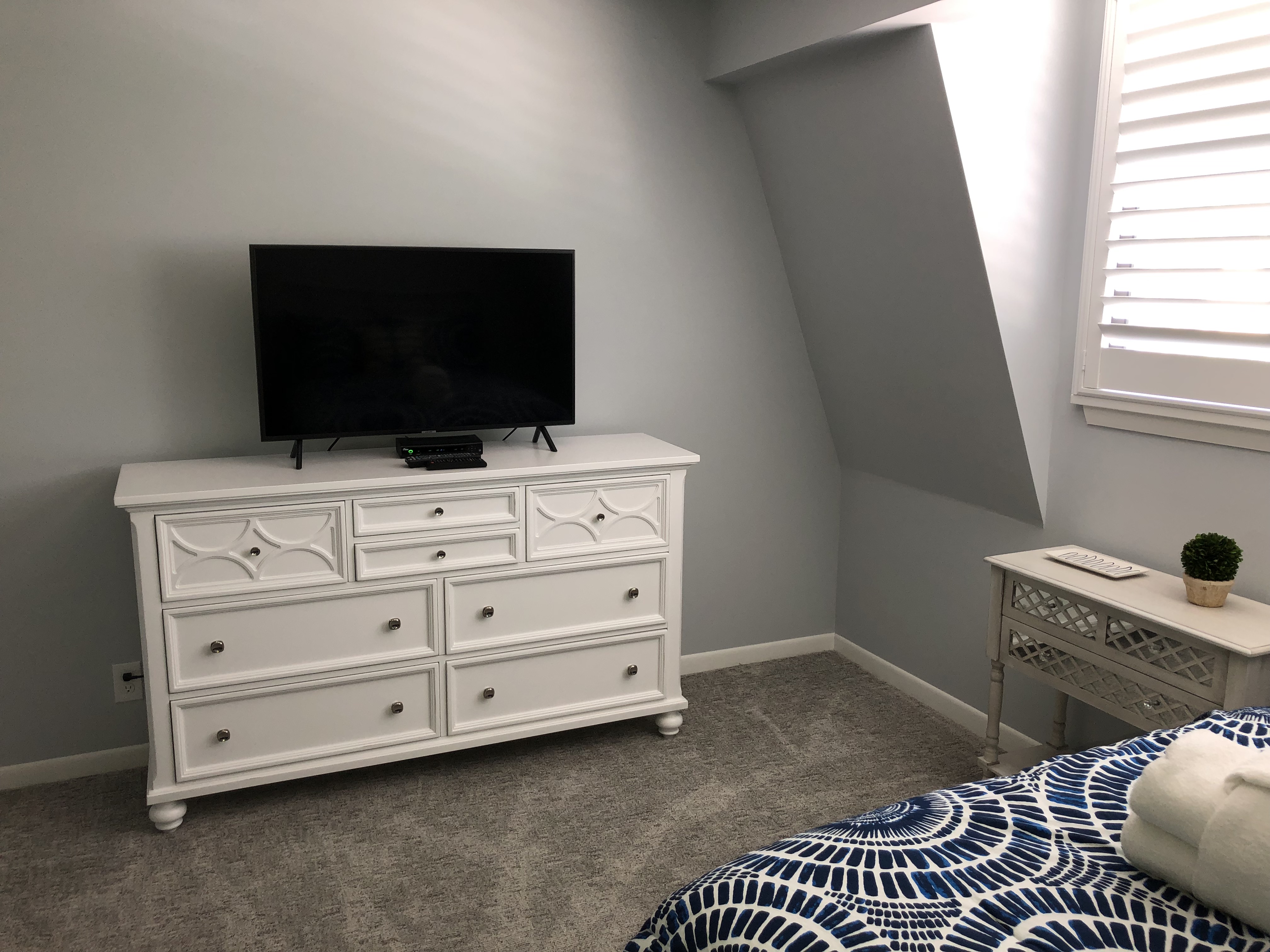 guest room TV
