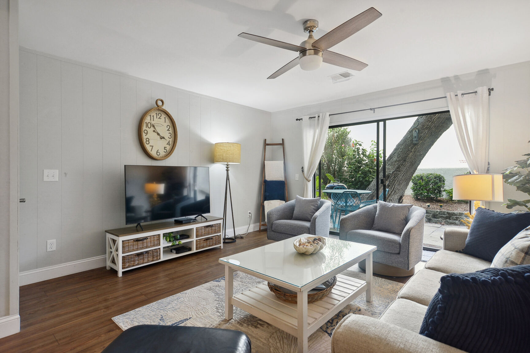 Surf Court 45 | Photo 1