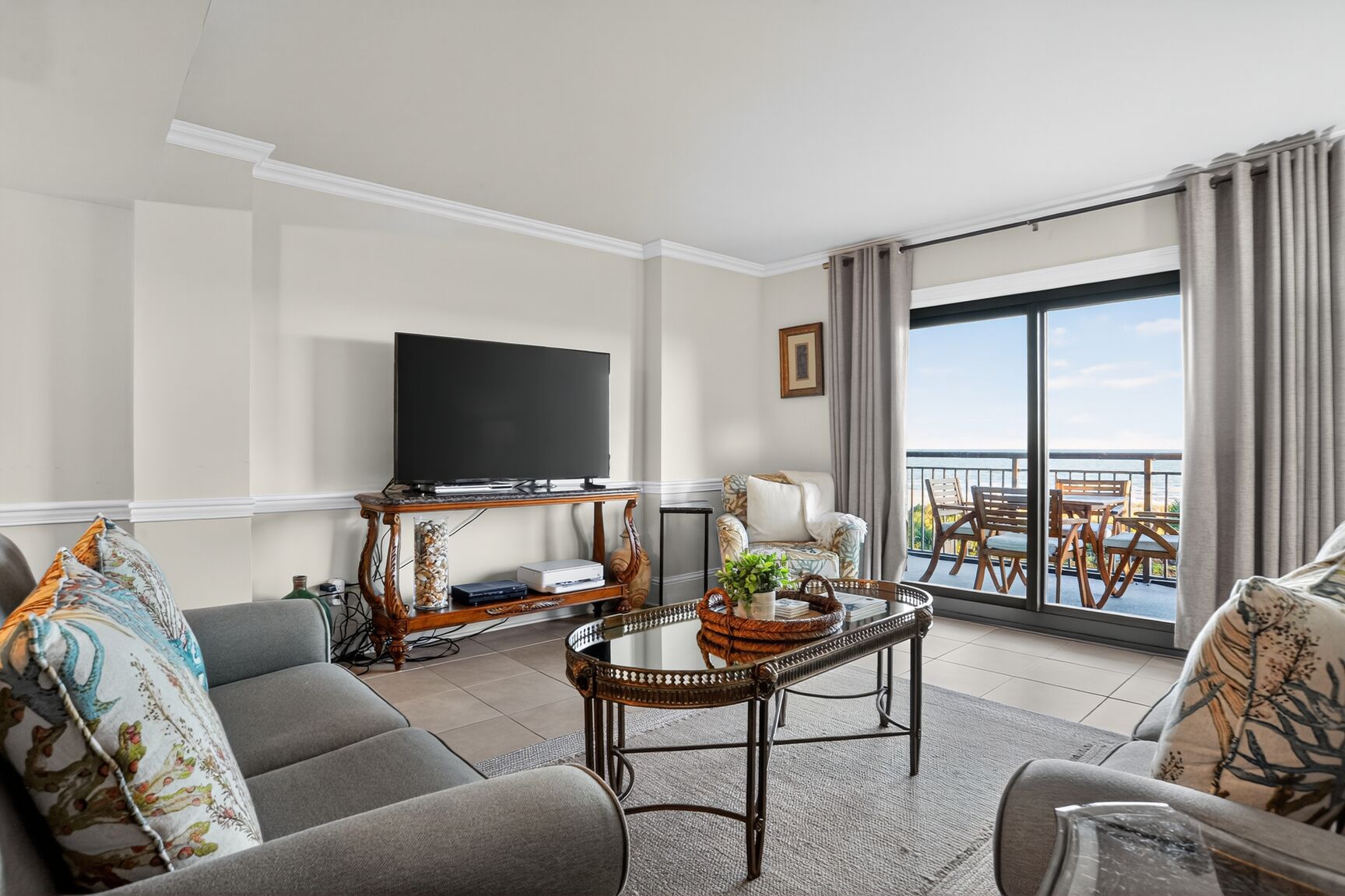 Ocean One 403 | Photo 2
